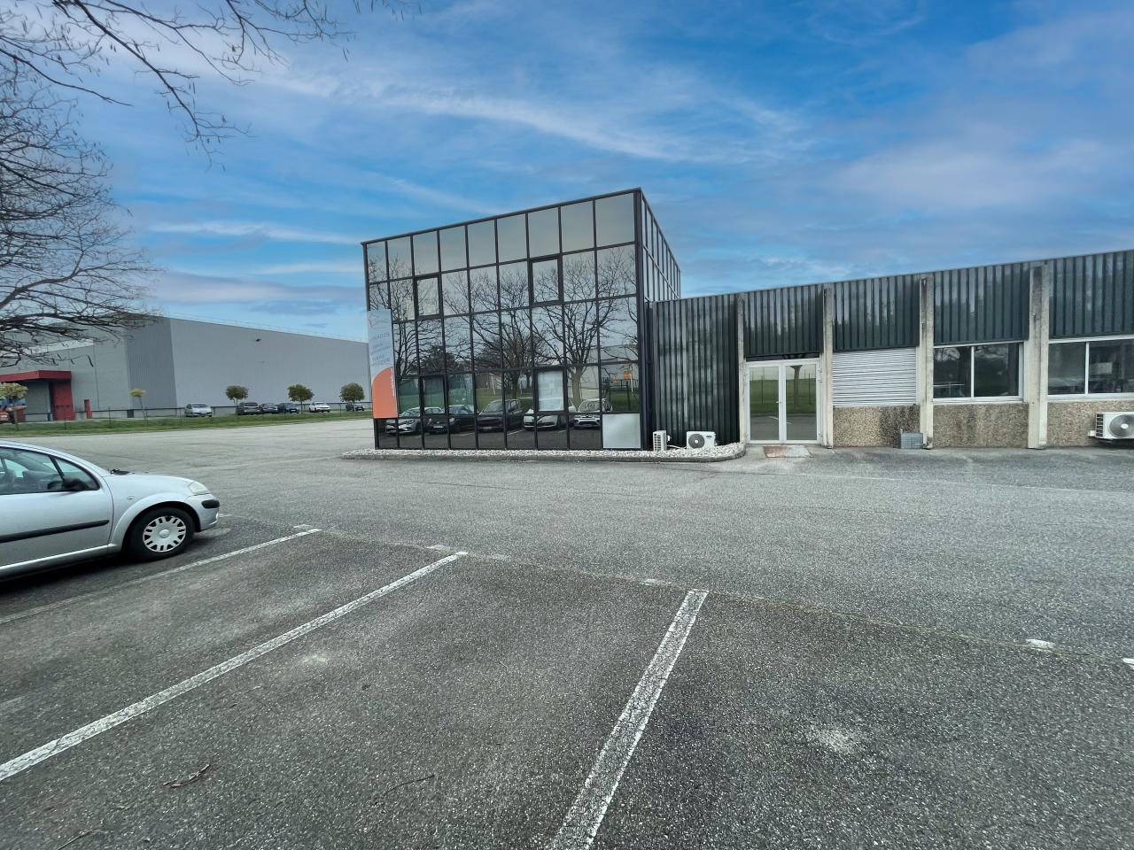 Local d'activité Saint-Quentin-Fallavier 1050m² Vente local d'activité Saint-Quentin-Fallavier Isère OVACT2317712 0